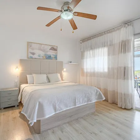 아파트 3 Bedrooms Spectacular View Wifi 아데제